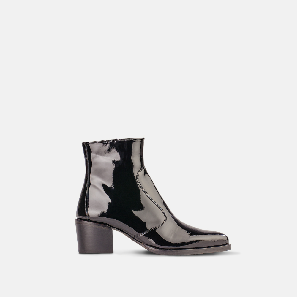 Carela Shoes